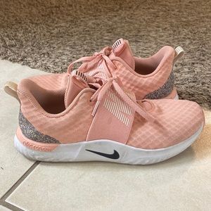 Women’s 7.5 Nike React